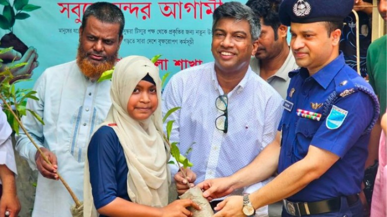 ফেসবুকে ’ধনী জেলার’ বঞ্চনার চিত্র তুলে ধরলেন পন্টি